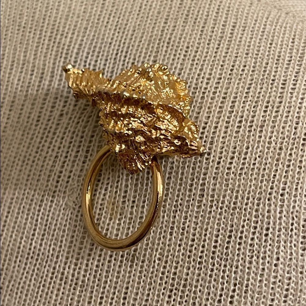 Vintage Seashell Eyeglass Holder Pin/Brooch - Scarf Ring - Gold-tone - Picture 13 of 16
